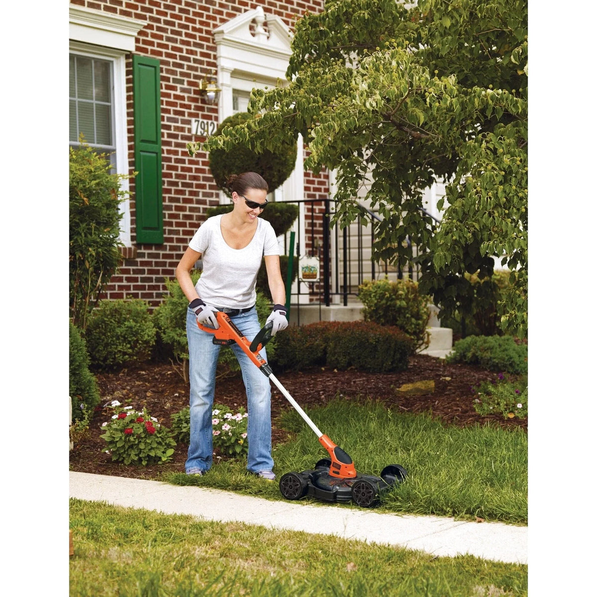 BLACK+DECKER 20V MAX* Lithium 12 inch 3-in-1 Compact Mower, MTC220