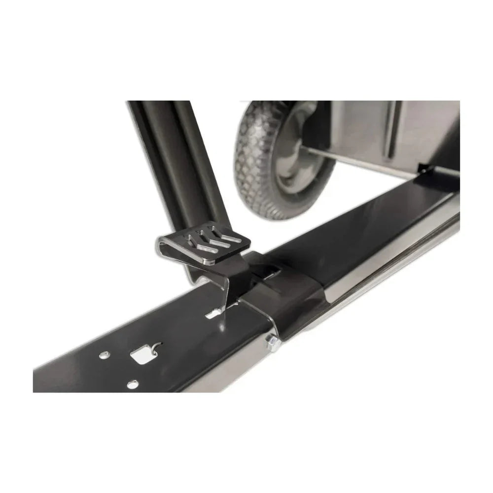 Steel tow hitch, load capacity 750 pounds